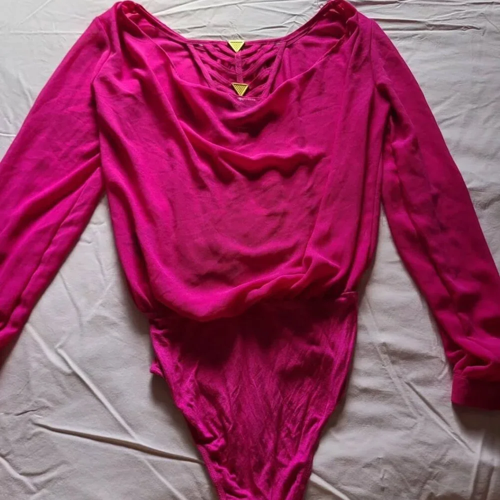 Gorgeous fuschia blouse with back detailing. - Picture 10 of 10